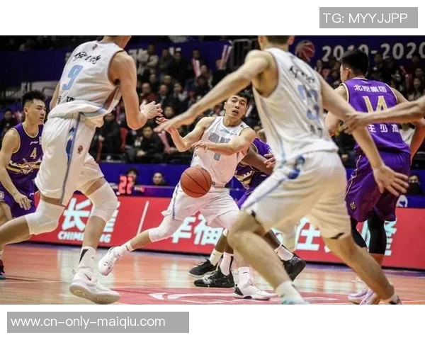 篮球明星的辉煌与落幕：从巅峰到平凡的人生旅程